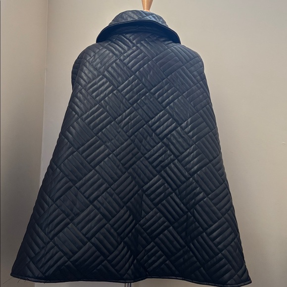 Women's Quilted Faux Leather Black Cape Jacket Sz L - Picture 5 of 5